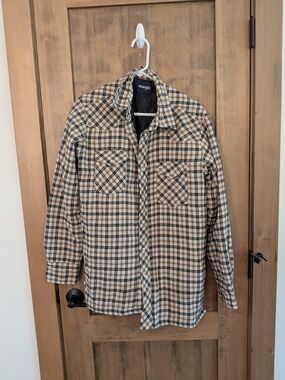 Wrangler Plaid Quilted Shirt Jacket in Cream, Tan & Black